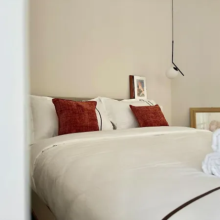 Designer Apartment, Entire Home, 2 Bathrooms, For Families, Groups Milano