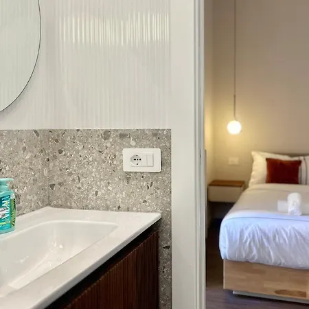 Designer Apartment, Entire Home, 2 Bathrooms, For Families, Groups 米兰