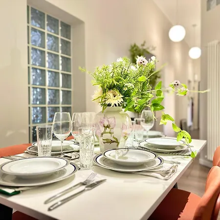 Designer Apartment, Entire Home, 2 Bathrooms, For Families, Groups 公寓 米兰
