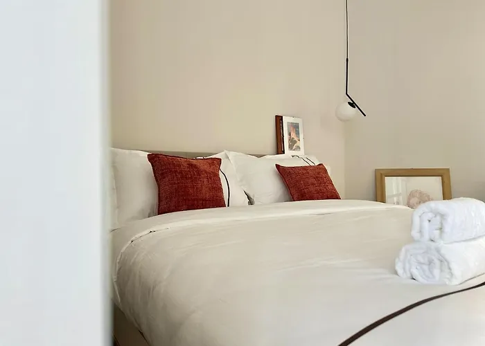 Designer Apartment, Entire Home, 2 Bathrooms, For Families, Groups Milano